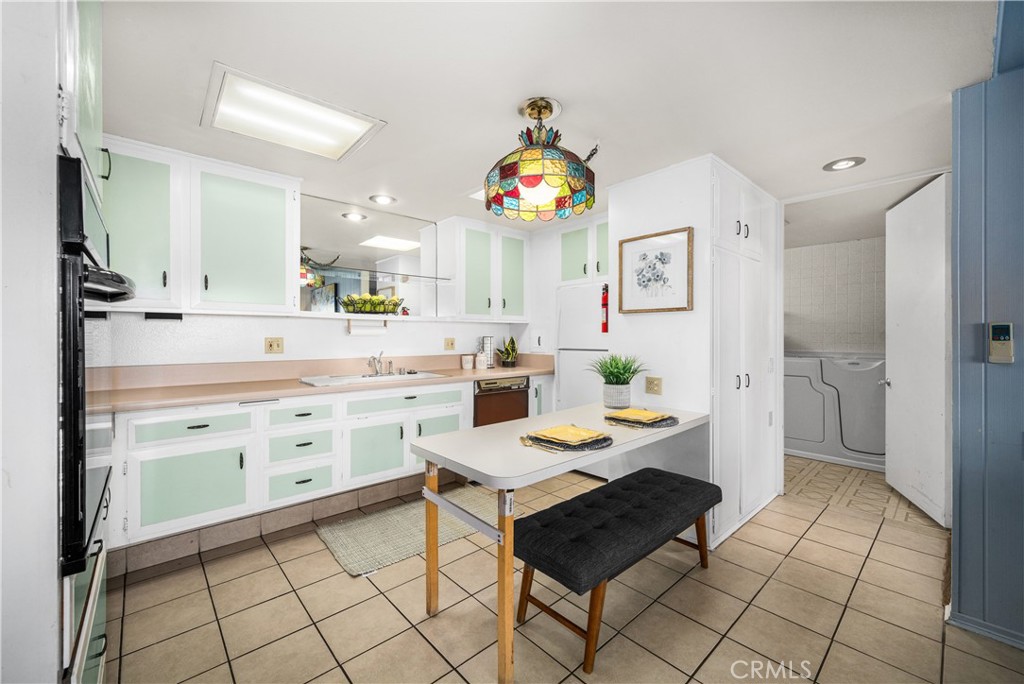 1502 Golden Rain Road, Unit 46J Seal Beach, CA 90740 - Photo 17 of 58