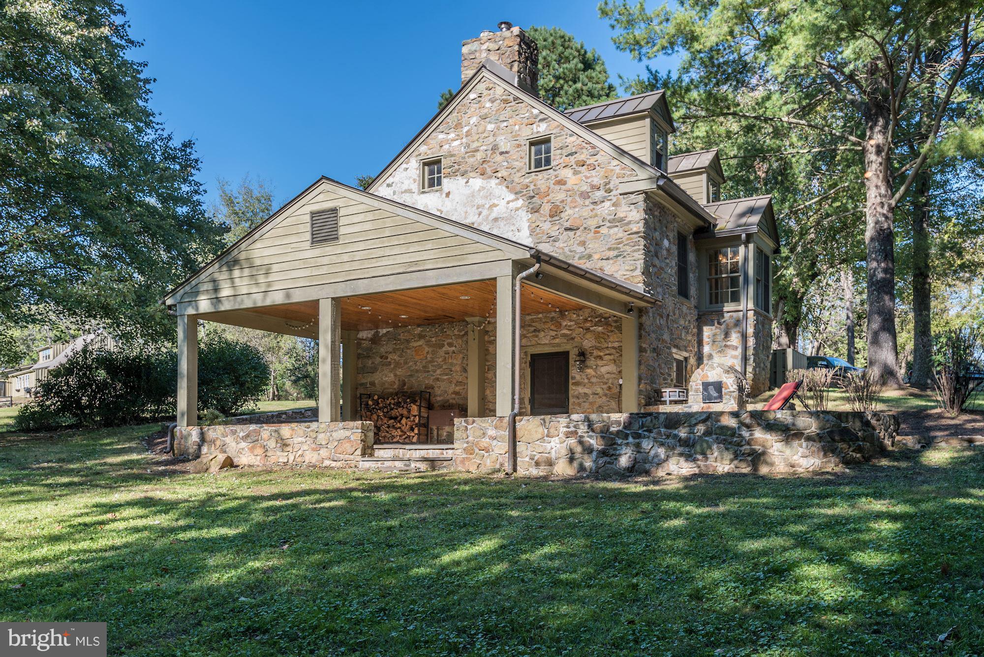 18822 Woodburn Road Leesburg, VA 20175 - Photo 2 of 30 Exterior (General)
