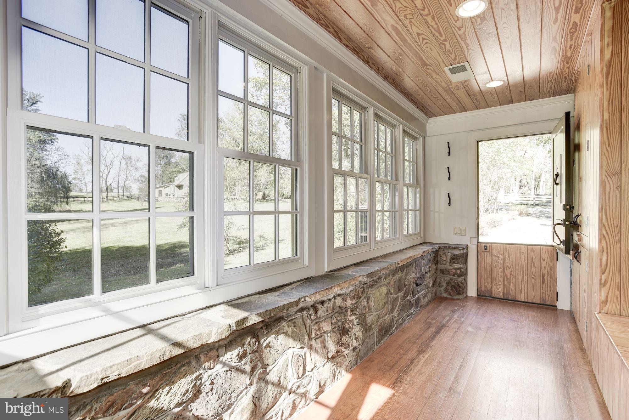 18822 Woodburn Road Leesburg, VA 20175 - Photo 12 of 30 Front hall