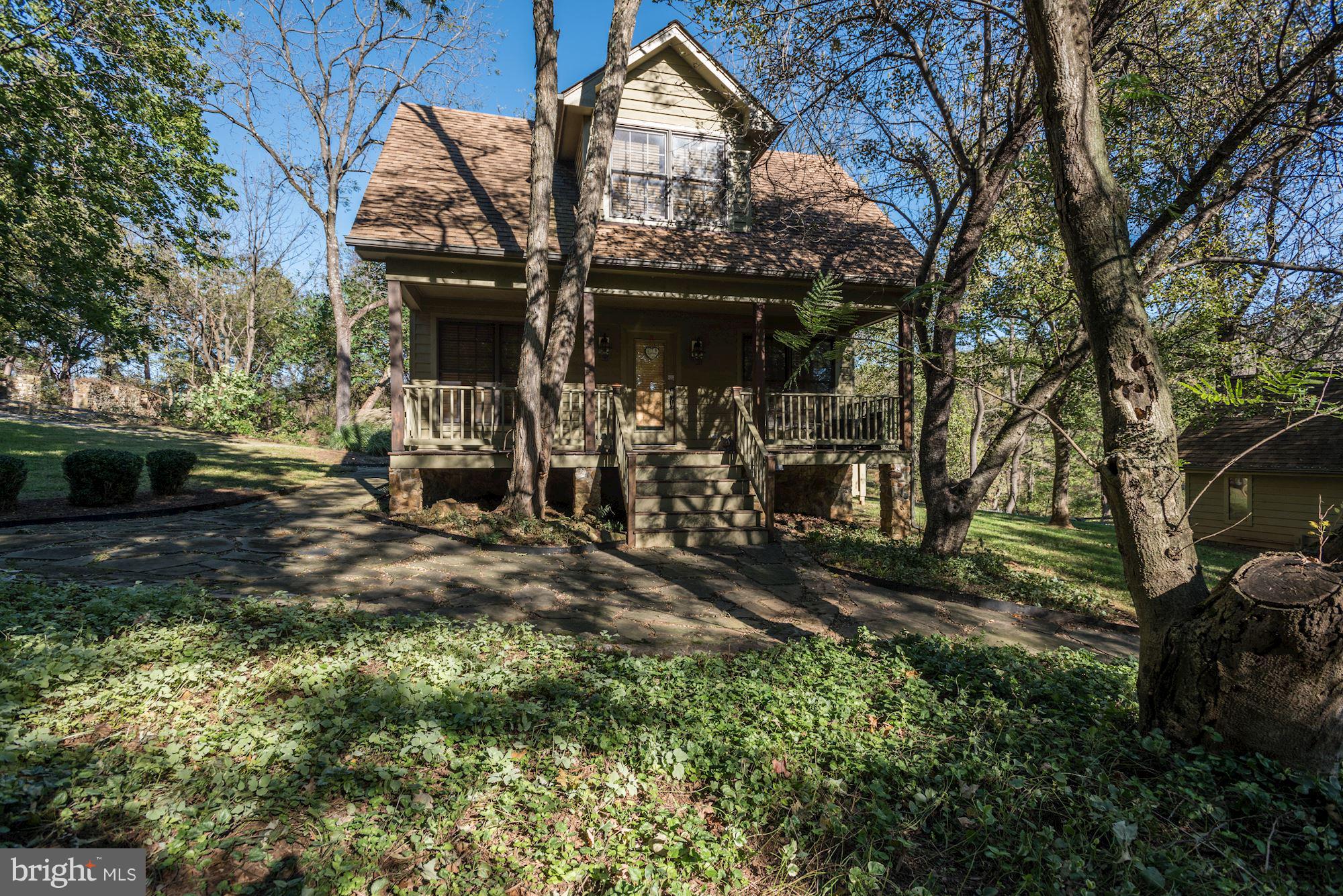 18822 Woodburn Road Leesburg, VA 20175 - Photo 14 of 30 Cabin exterior
