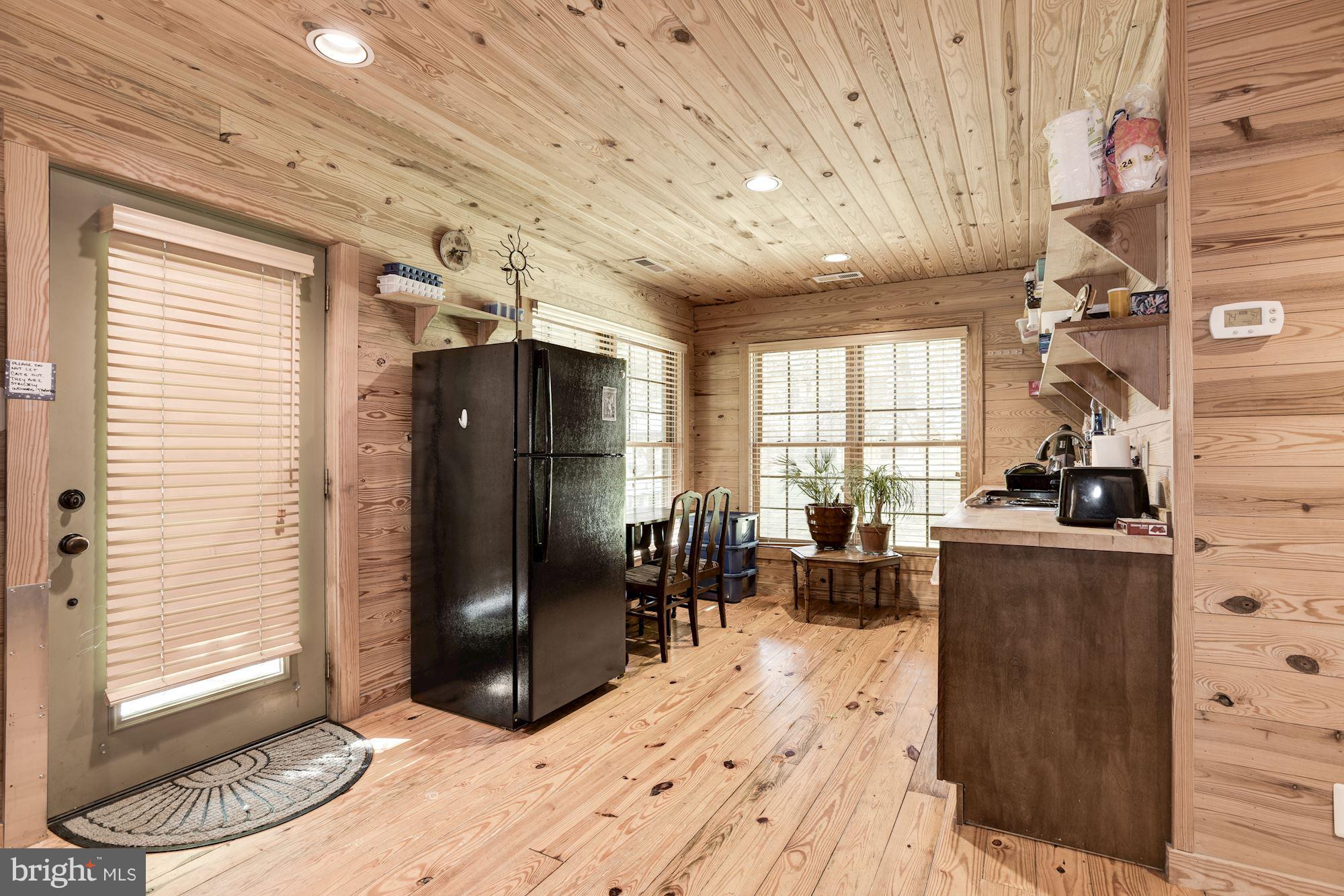 18822 Woodburn Road Leesburg, VA 20175 - Photo 15 of 30 Interior of cabin