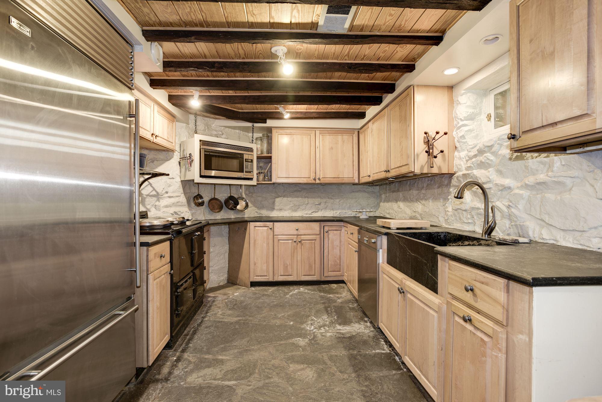 18822 Woodburn Road Leesburg, VA 20175 - Photo 6 of 30 Kitchen