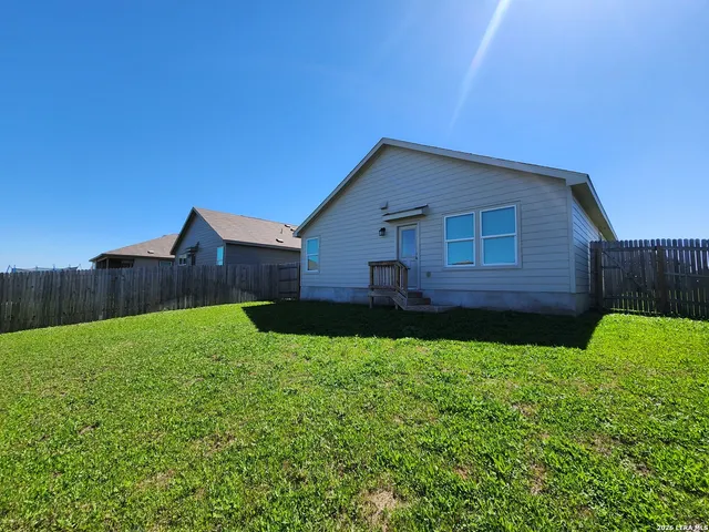 $1,795 | 522 Blue Stem Road, New Braunfels, TX 78130