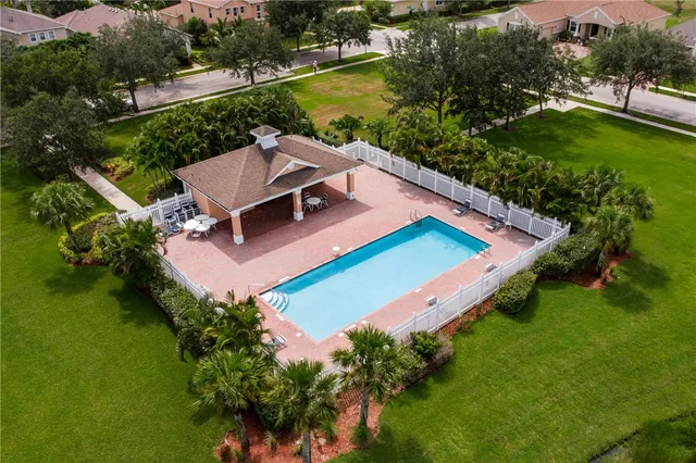 $579,999 | 7627 South Village Square, Vero Beach, FL 32966