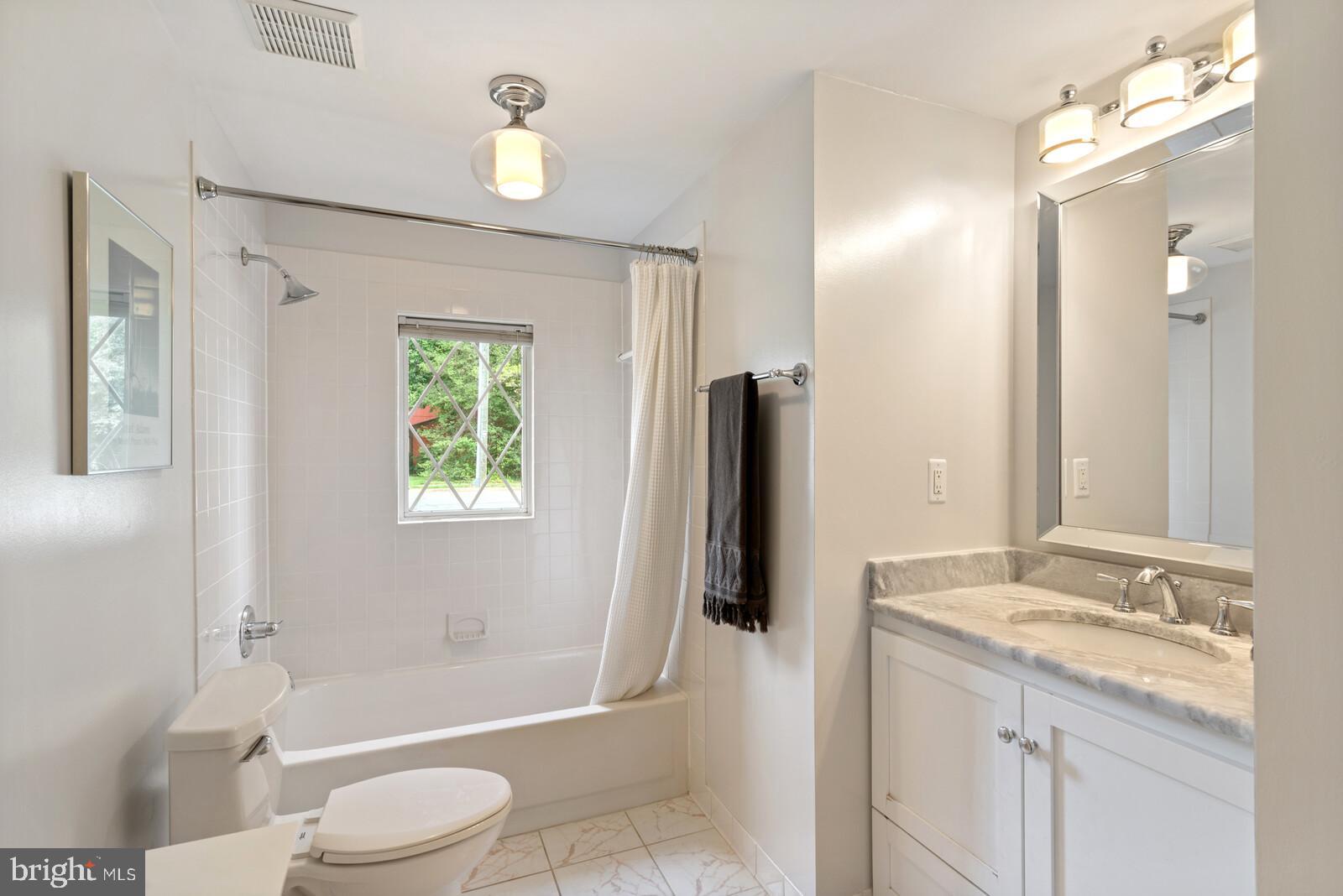 2834 Edgelea Road Vienna, VA 22181 - Photo 27 of 38 Gallery Image 27