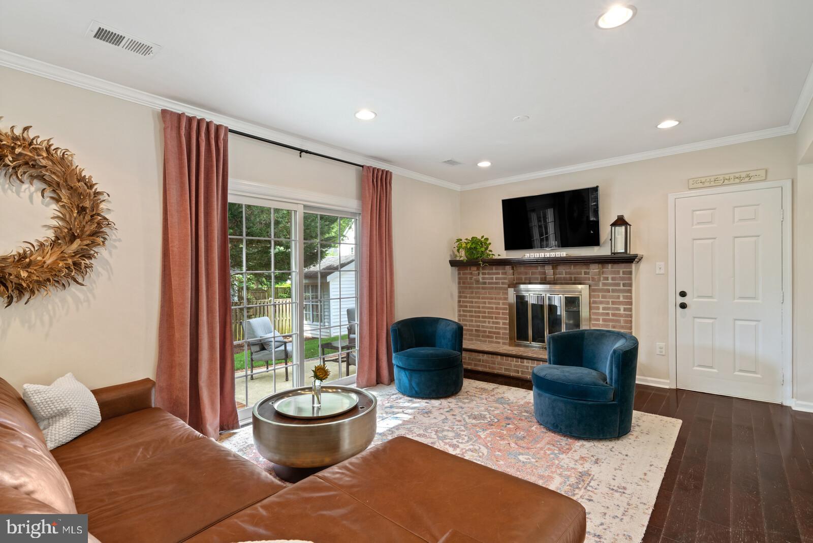 2834 Edgelea Road Vienna, VA 22181 - Photo 4 of 38 Gallery Image 4