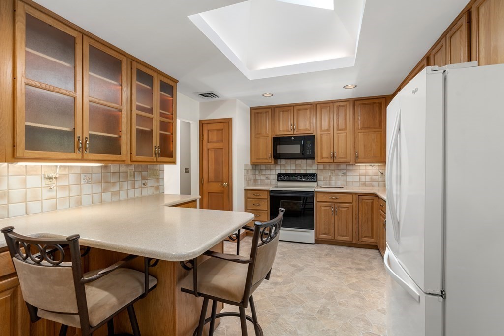 20 Leyton Road Norwood, MA 02062 - Photo 3 of 29 Gallery Image 3