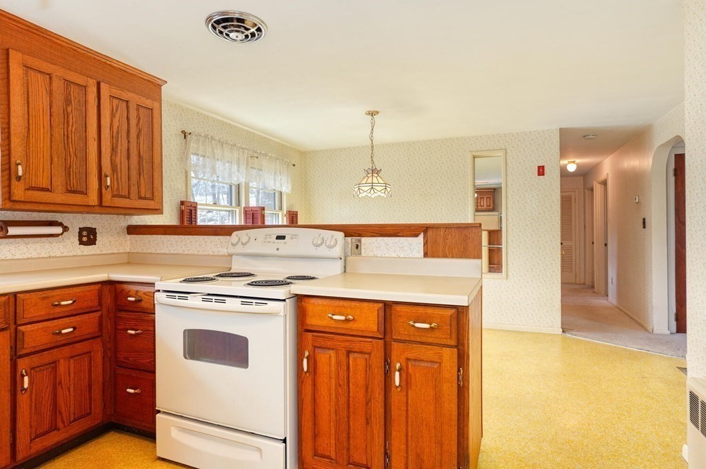 9 Chestnut Hill Road Northborough, MA 01532 - Photo 8 of 25 Gallery Image 8