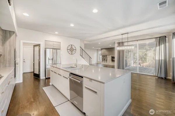 $1,050,000 | 2873 South 353rd Place, Federal Way, WA 98003