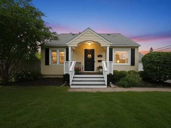 $279,900 | 731 Edward Street, Sycamore, IL 60178