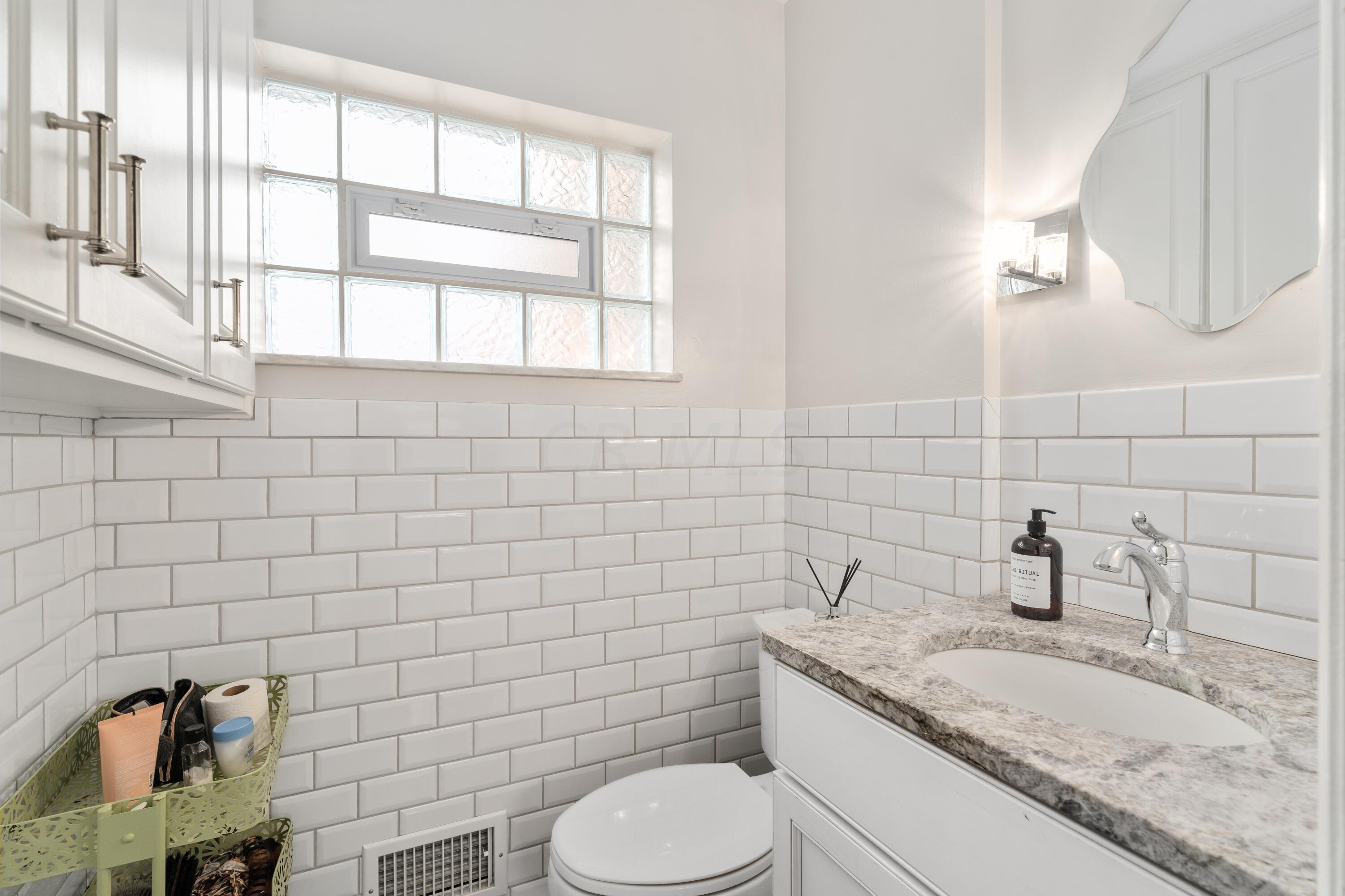 3109 Edgefield Road Columbus, OH 43221 - Photo 17 of 35 Owner's Bath