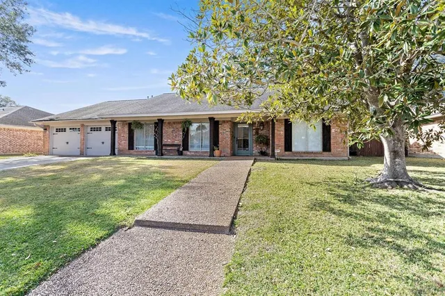 $364,900 | 865 Nantucket Drive, Beaumont, TX 77706