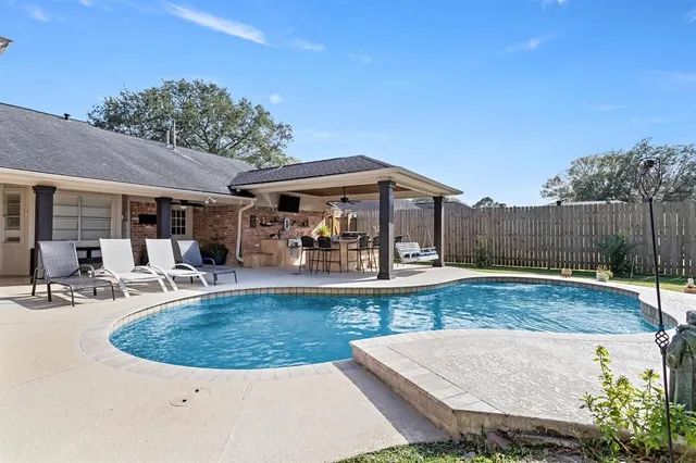 $364,900 | 865 Nantucket Drive, Beaumont, TX 77706