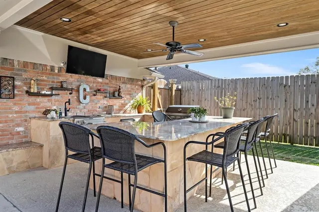 $364,900 | 865 Nantucket Drive, Beaumont, TX 77706