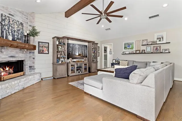 $364,900 | 865 Nantucket Drive, Beaumont, TX 77706