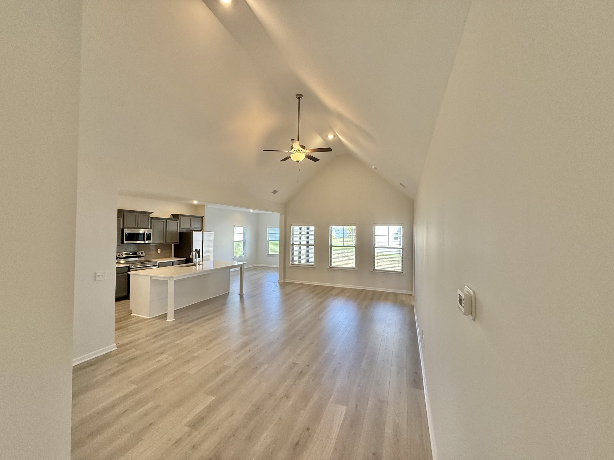 25 Ellie Jan Way Manchester, TN 37355 - Photo 3 of 12 a view of a electric appliances in a room