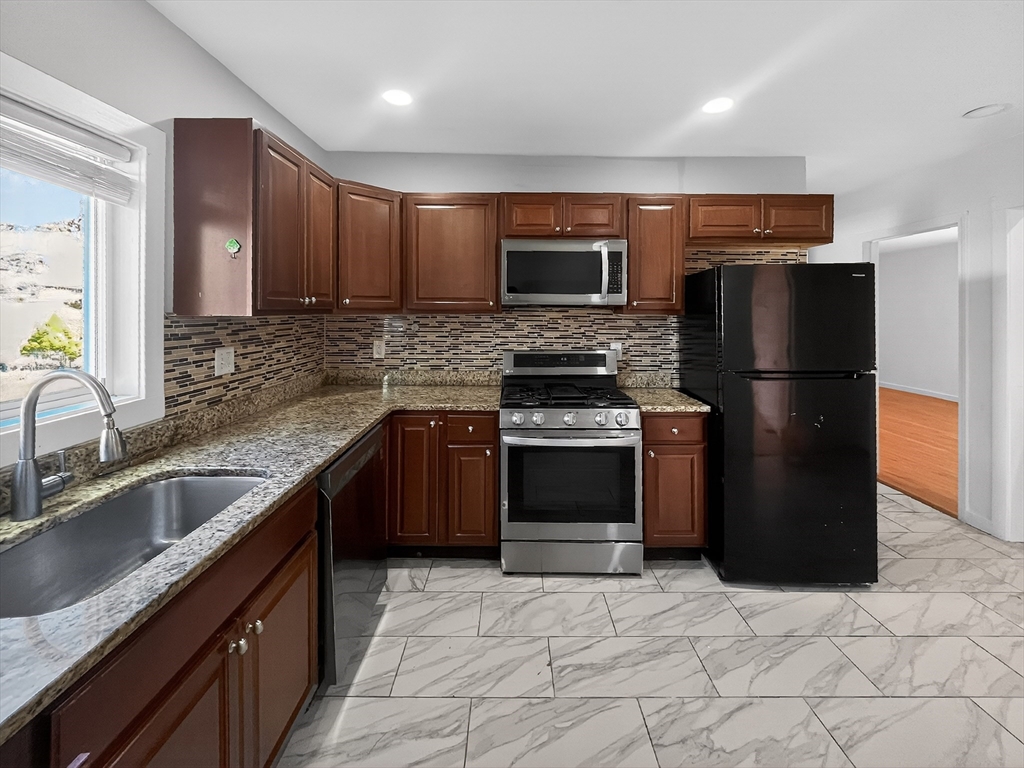 247 Pilgrim Avenue, Unit 1 Worcester, MA 01604 - Photo 4 of 15