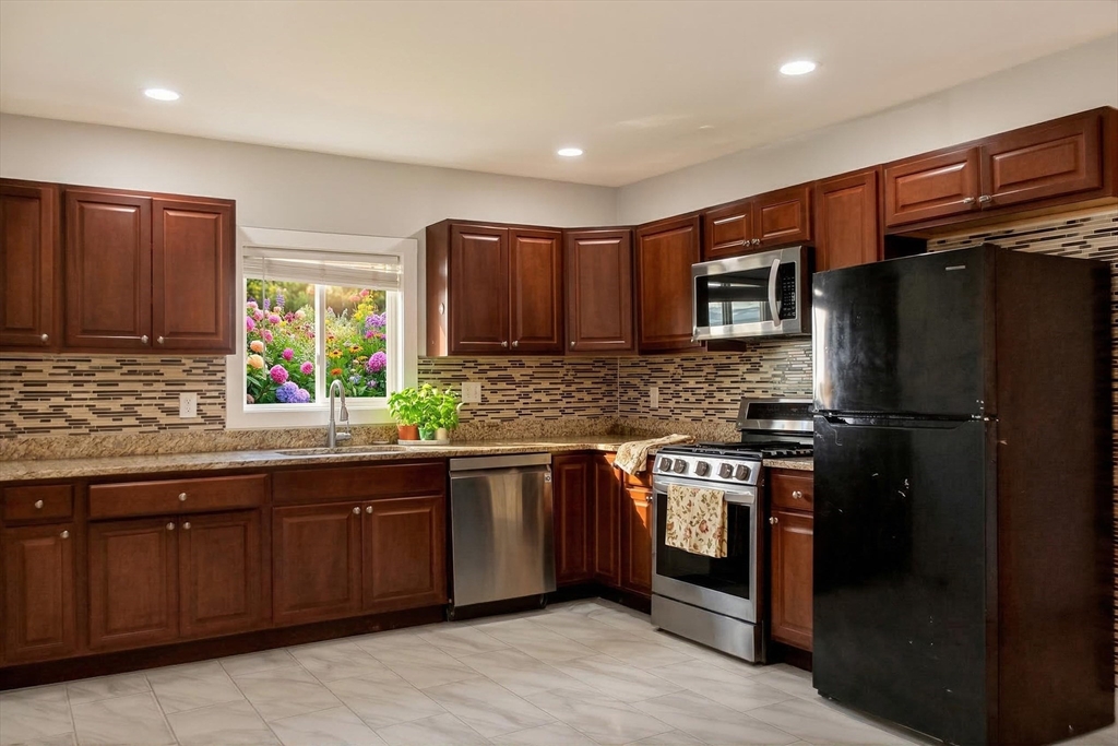 247 Pilgrim Avenue, Unit 1 Worcester, MA 01604 - Photo 5 of 15