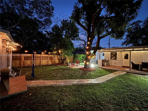 $3,600 | 151 Northwest 165th Street, Miami, FL 33169