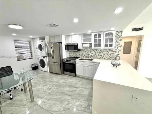 $3,600 | 151 Northwest 165th Street, Miami, FL 33169