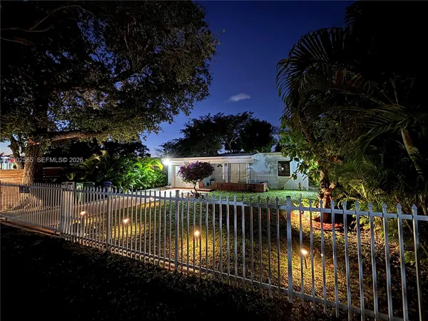 $3,600 | 151 Northwest 165th Street, Miami, FL 33169