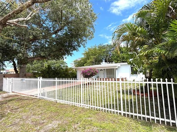 $3,600 | 151 Northwest 165th Street, Miami, FL 33169