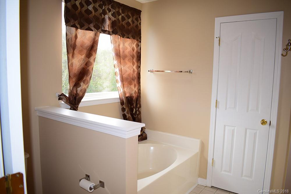 138 Bluffton Road Mooresville, NC 28115 - Photo 9 of 19 a bathroom with a bathtub