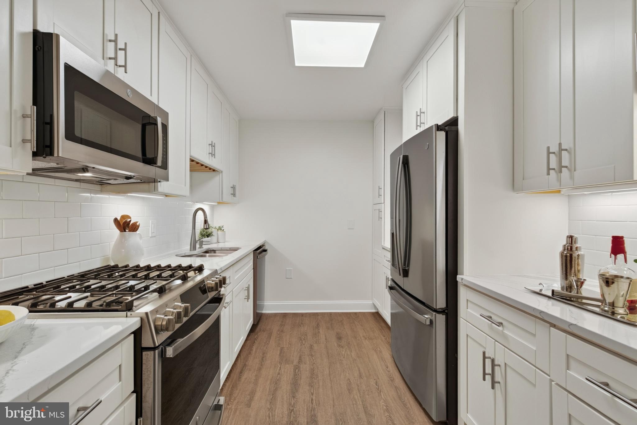 5101 River Road, Unit 1515 Bethesda, MD 20816 - Photo 11 of 33 Granite Countertops