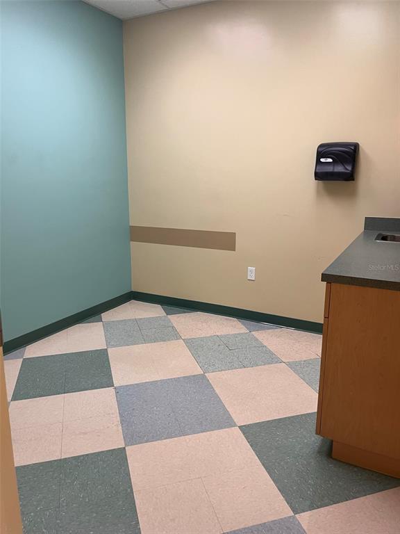 5999 Dundee Road, Unit 800 Winter Haven, FL 33881 - Photo 18 of 20 a view of an empty room with a window
