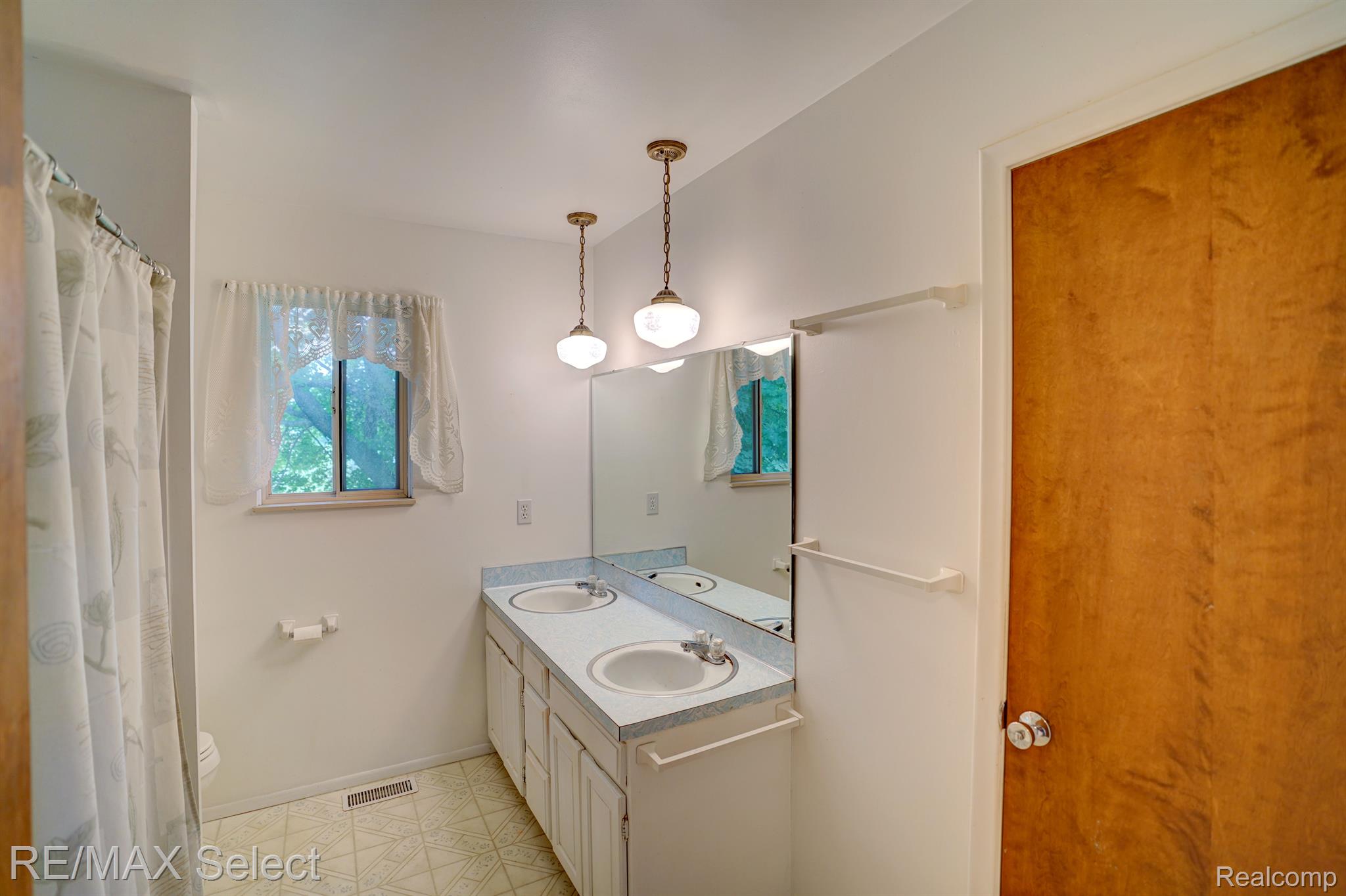 2094 Morrish Road Swartz Creek, MI 48473 - Photo 13 of 19 Gallery Image 13
