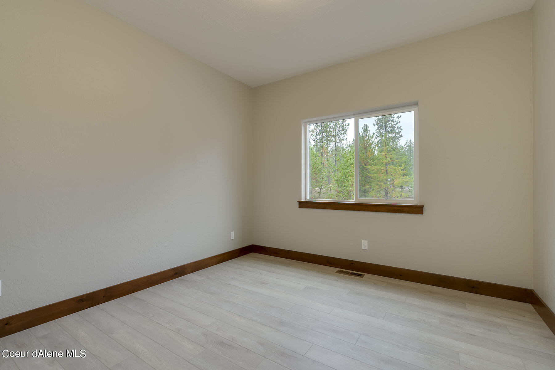L1-b8 North Eclipse Road Rathdrum, ID 83858 - Photo 20 of 33 Front-Photo of Similar Home