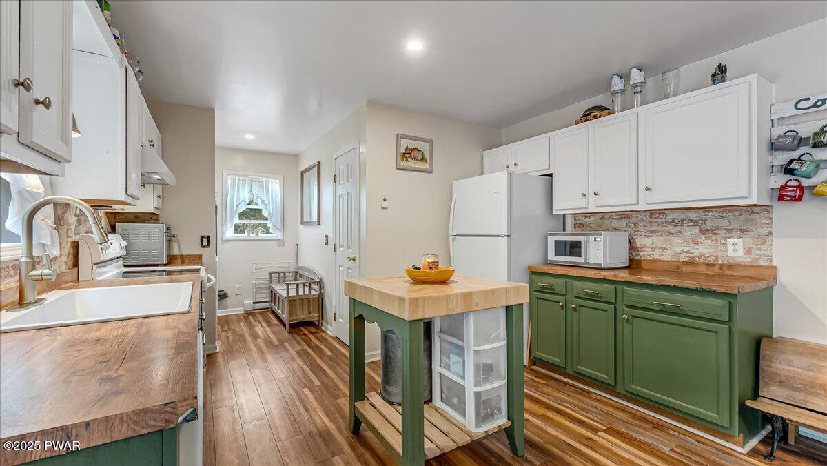 103 Ridge Circle Greentown, PA 18426 - Photo 15 of 56 Kitchen