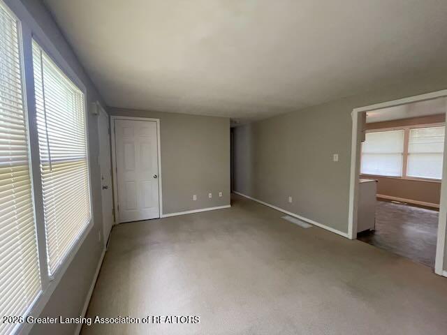 411 Sawyer Road Lansing, MI 48911 - Photo 13 of 63 Living room