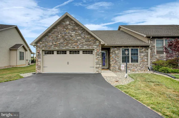 $315,000 | 253 Pin Oak Lane, Shippensburg, PA 17257
