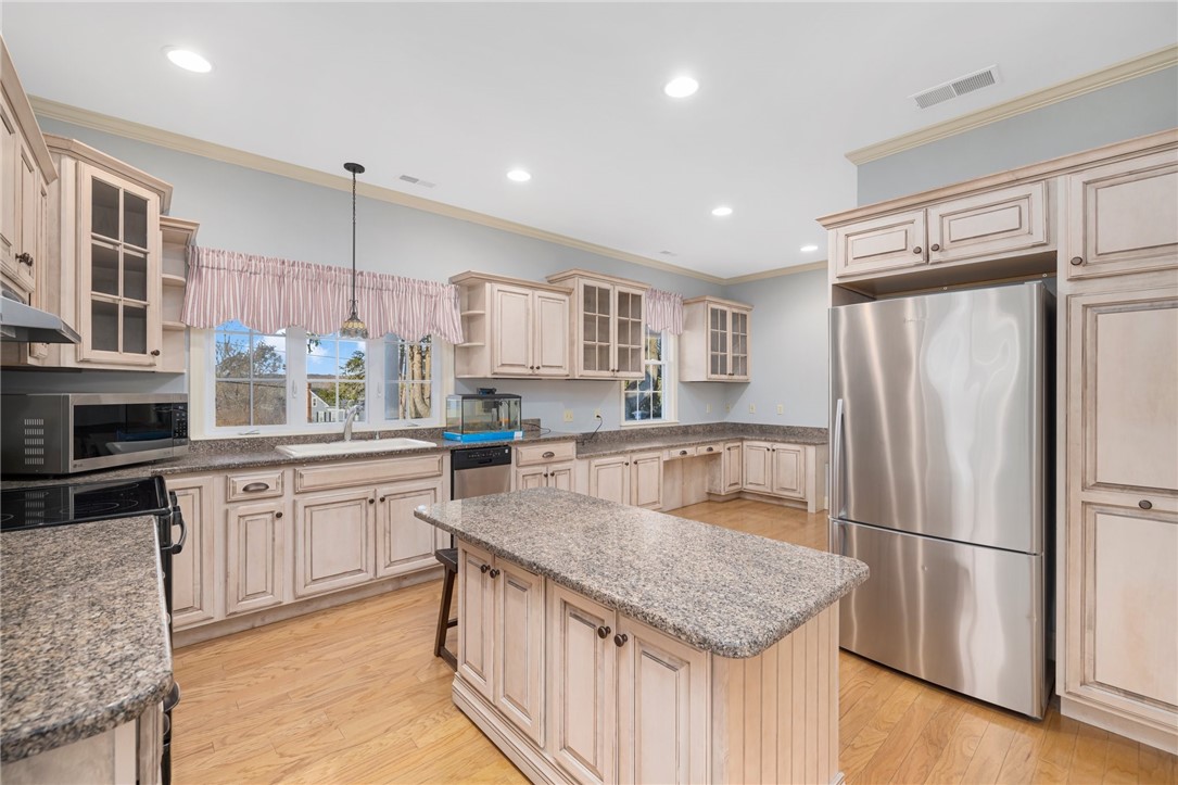 29 Fairview Avenue, Unit B West Warwick, RI 02893 - Photo 11 of 31