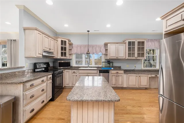 $2,200 | 29 Fairview Avenue, Unit B, West Warwick, RI 02893