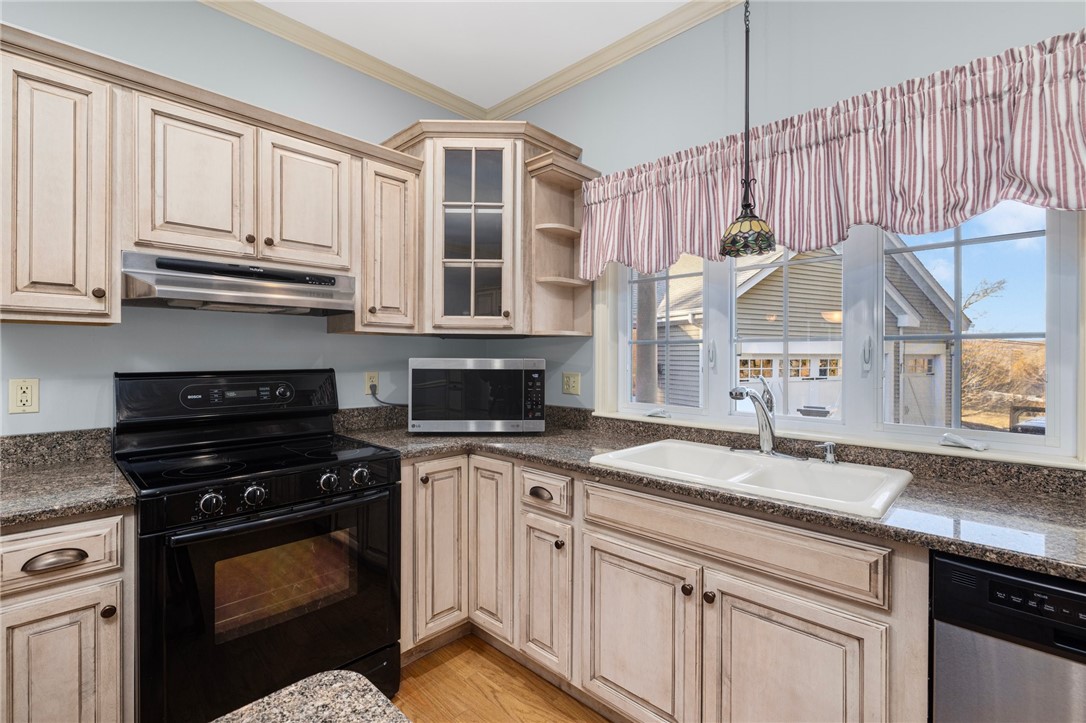 29 Fairview Avenue, Unit B West Warwick, RI 02893 - Photo 14 of 31