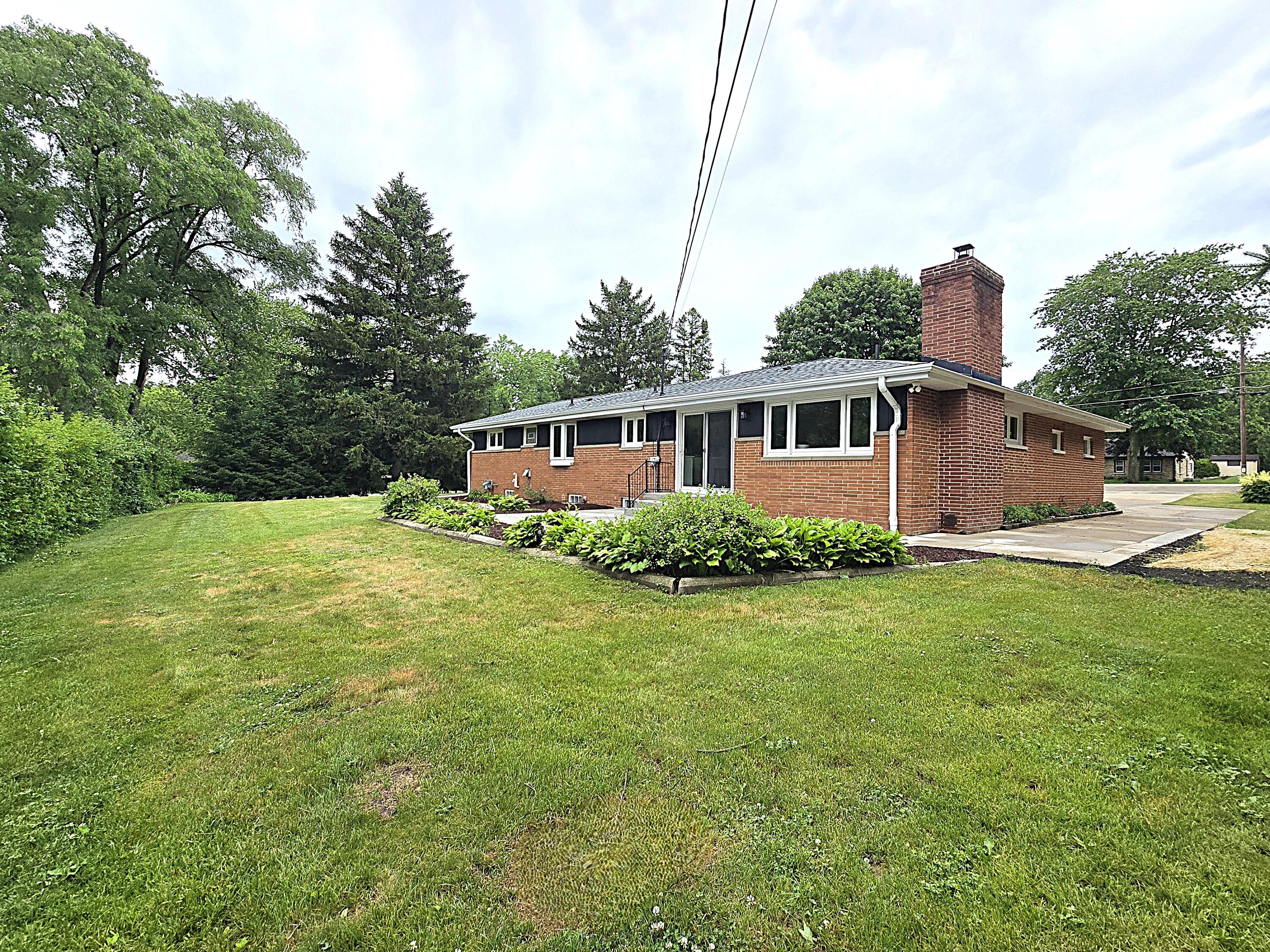 W136N7015 Claas Road Menomonee Falls, WI 53051 - Photo 47 of 54 Backyard