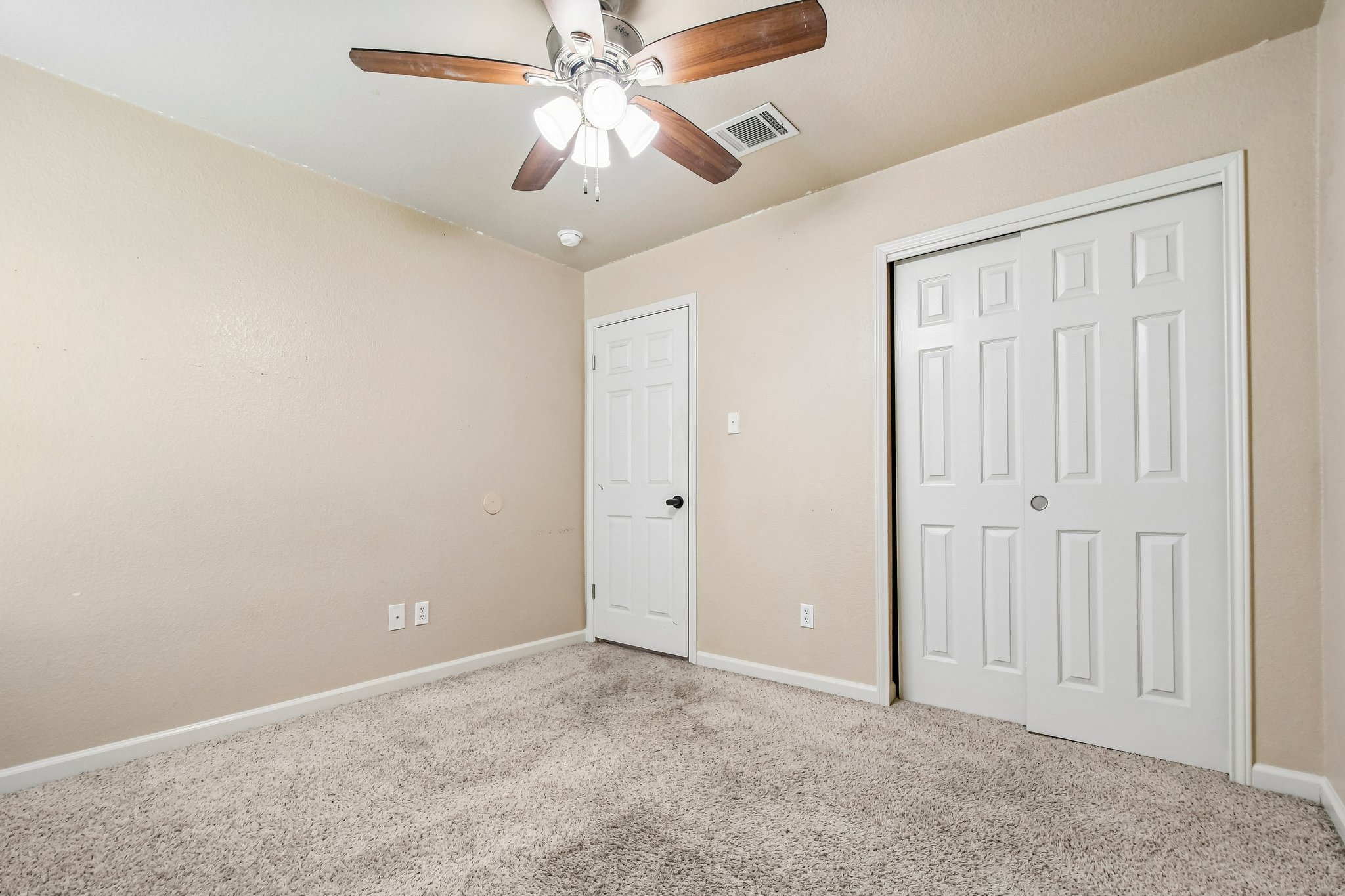 125 Mason Reed Cove Kyle, TX 78640 - Photo 25 of 39 an empty room with closet and a chandelier fan