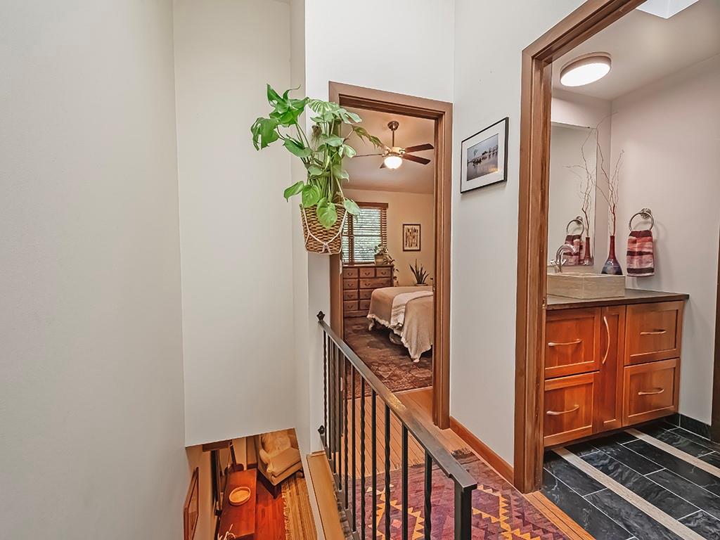 718 Filbert Street Pittsburgh, PA 15232 - Photo 13 of 28 Landing