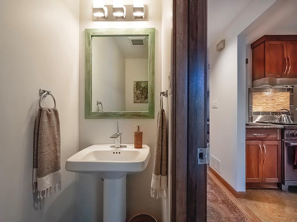 718 Filbert Street Pittsburgh, PA 15232 - Photo 9 of 28 Partial Bathroom - Main Level