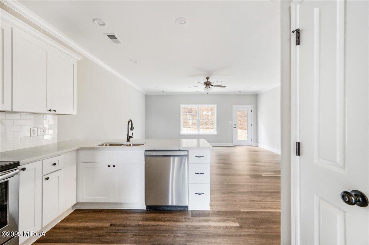 255 High Ridge Court Macon, GA 31220 - Photo 6 of 28 a kitchen with stainless steel appliances granite countertop a sink and cabinets