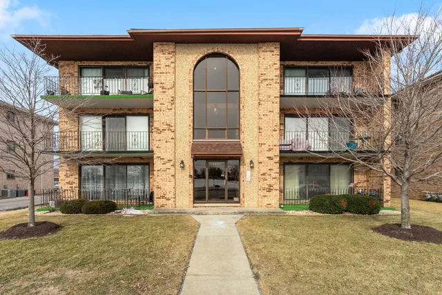 $179,000 | 4830 West 122nd Street, Unit 3E, Alsip, IL 60803