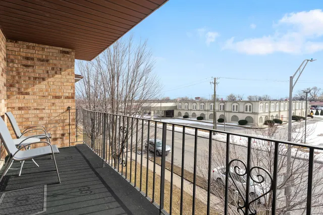 $179,000 | 4830 West 122nd Street, Unit 3E, Alsip, IL 60803