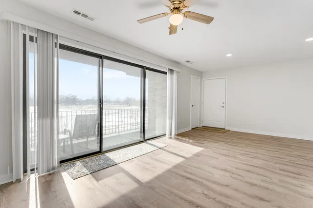 $179,000 | 4830 West 122nd Street, Unit 3E, Alsip, IL 60803