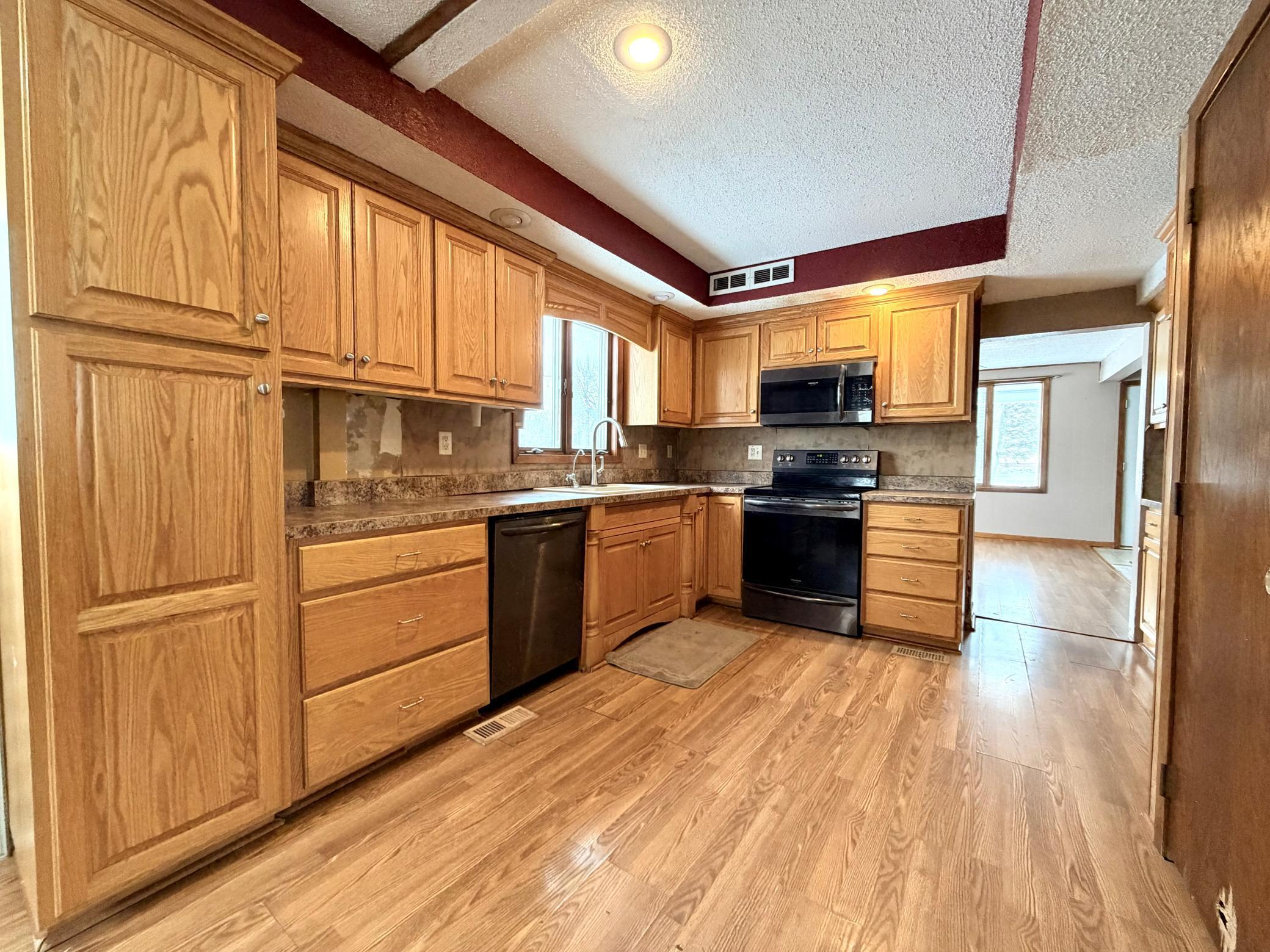 211 North Grove Street Okabena, MN 56161 - Photo 10 of 24