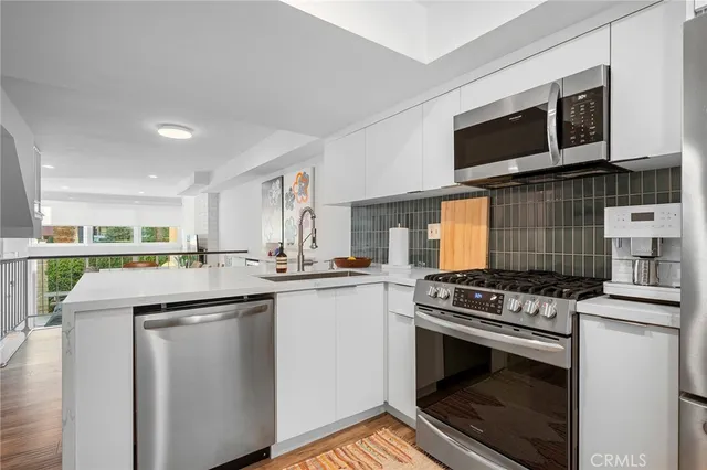 $3,395 | 5435 Yarmouth Avenue, Unit 7, Encino, CA 91316