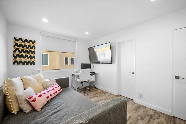 $3,395 | 5435 Yarmouth Avenue, Unit 7, Encino, CA 91316