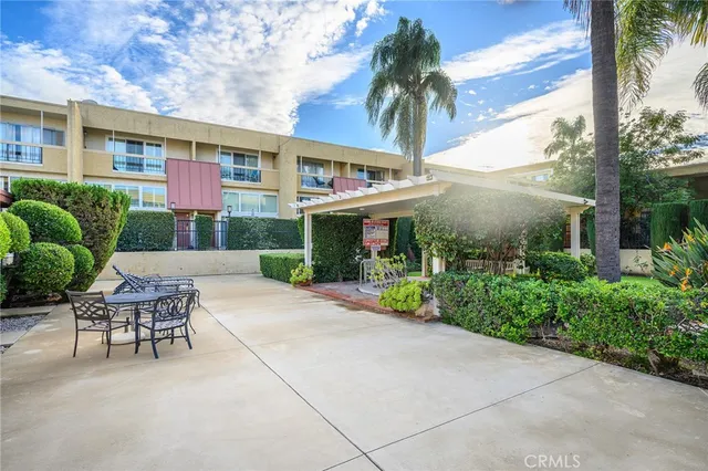 $3,395 | 5435 Yarmouth Avenue, Unit 7, Encino, CA 91316