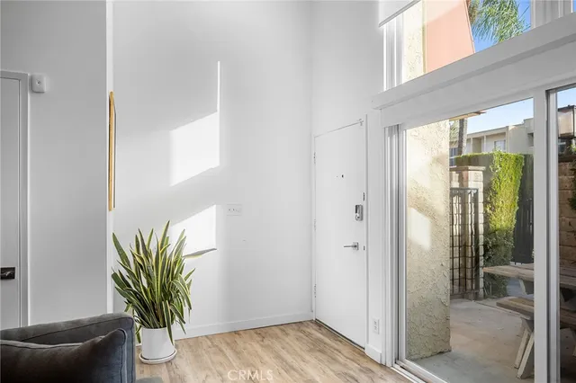 $3,395 | 5435 Yarmouth Avenue, Unit 7, Encino, CA 91316